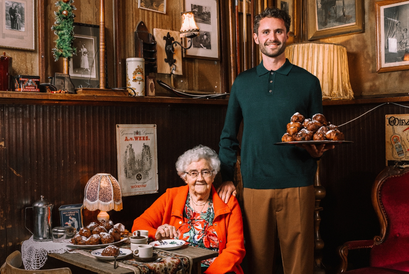 97-jarige oma Coby verkoopt oliebollen tegen eenzaamheid bij ouderen