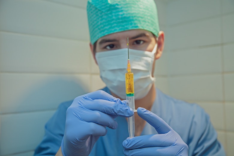 Pfizer en Moderna verhogen prijs van coronavaccins