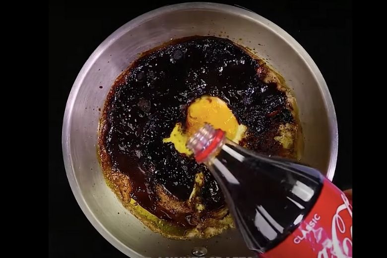 15 alledaagse dingen die je kunt schoonmaken met cola