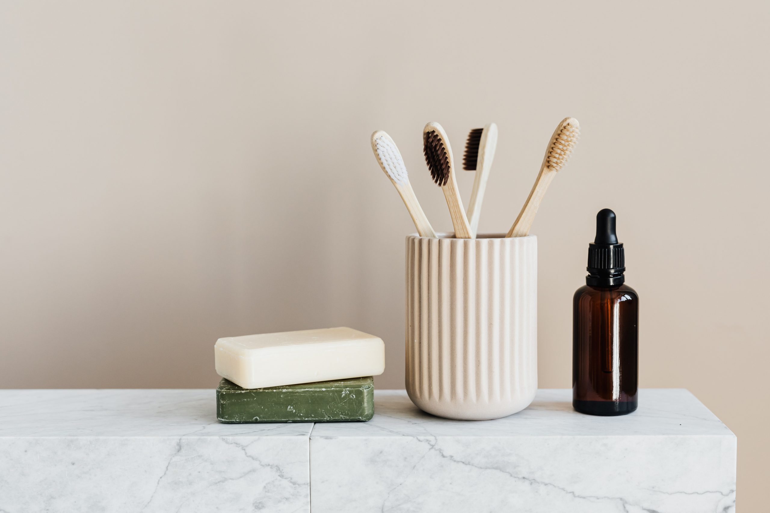 14 x waarom tea tree olie het natuurlijke wondermiddeltje voor in huis is