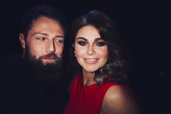 Roxeanne Hazes maakt geslacht van haar baby bekend
