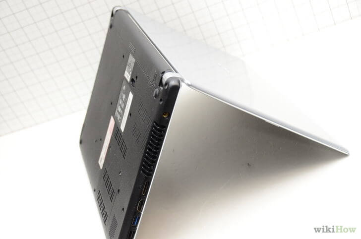 Eerste hulp bij een natte laptop! Dit moet je wel en dit moet je vooral NIET doen!
