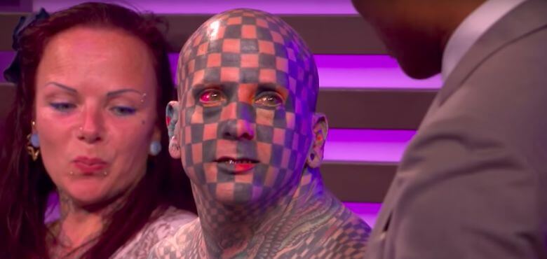 Wow! Deze man is voor 98% getatoeëerd en één plek verwacht je nooit!