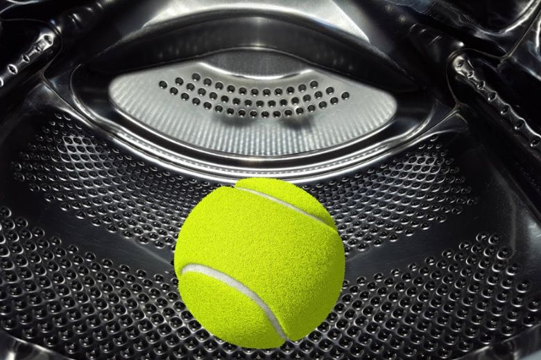 Dit is waarom en hoe je een tennisbal in de droger gebruikt