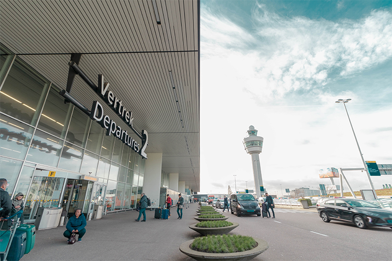 Winkels op Schiphol stoppen met verkoop plastic waterflesjes