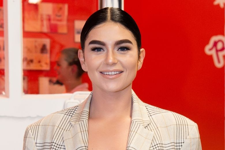 Oeh la la: Roxeanne Hazes deelt prachtige bikinifoto