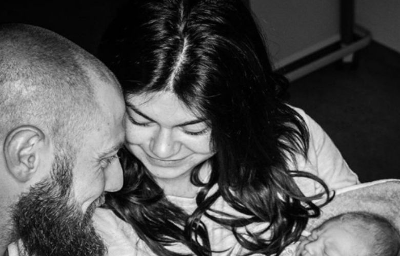 Roxeanne Hazes en Erik Zwennes delen nieuwe foto's van pasgeboren zoon