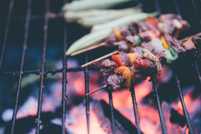 Met deze groente krijg je de barbecue in een handomdraai schoon