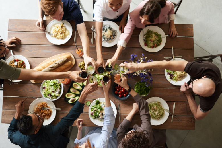Wat is gezonder: warm lunchen of warm avondeten?