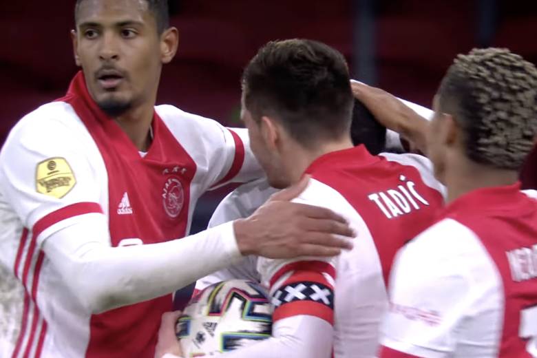 Grote blunder bij Ajax: duurste aankoop ooit heel seizoen nutteloos