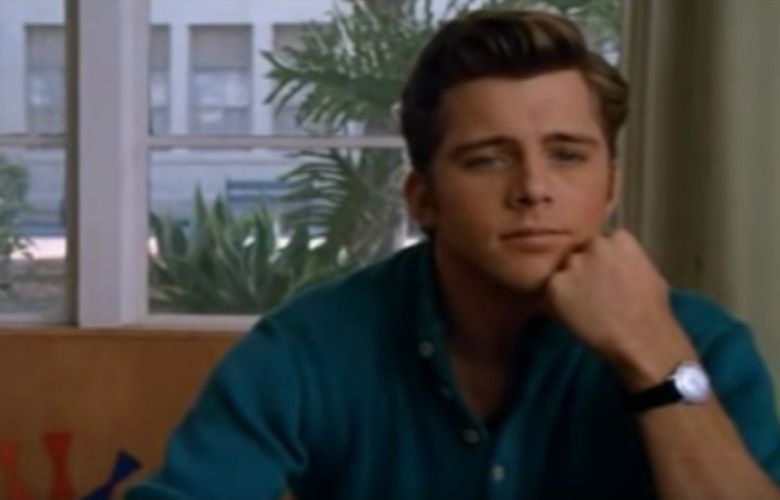 Zó ziet Maxwell Caulfield uit Grease 2 er nu uit, hij ziet er nog steeds goed uit!