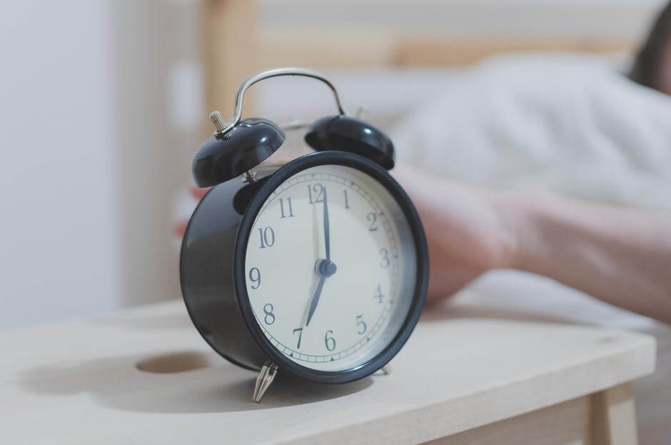Oeps: dit moet je eigenlijk nóóit doen als je net wakker bent