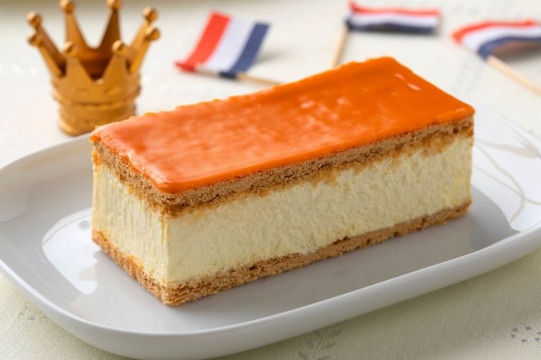 Zó eet je een (oranje) tompouce zonder te knoeien