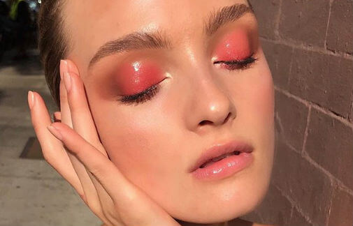Ophef over nieuwe 'migrainepose' op Instagram: 'Mijn ziekte is geen beautytrend'