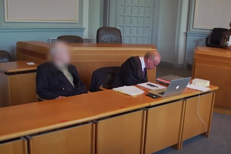 Politie arresteert bejaarde man vanwege gevaarlijk object in zijn kelder