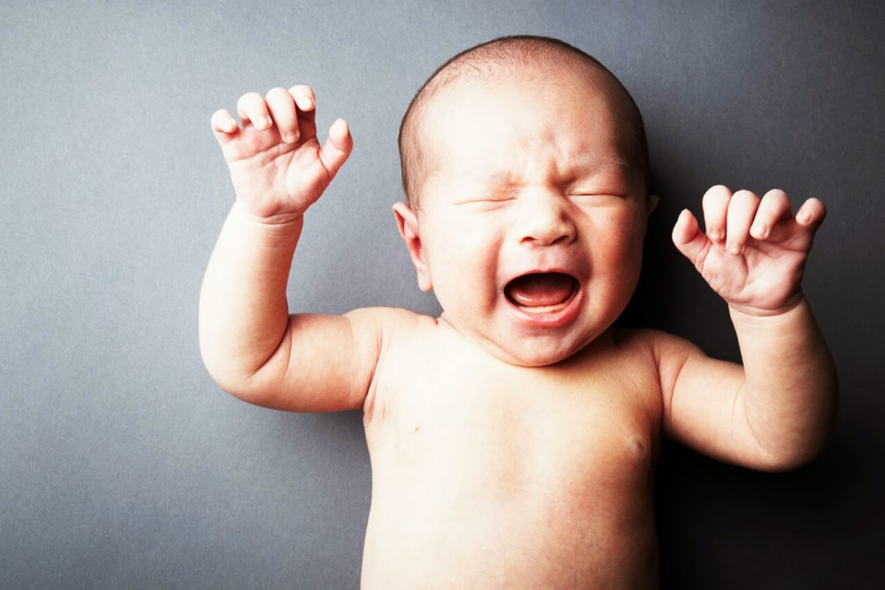 OUDERS, PAS OP! Je baby kan niet zeggen dat het te warm is! Zo houd je je kleintje koel, delen SVP!
