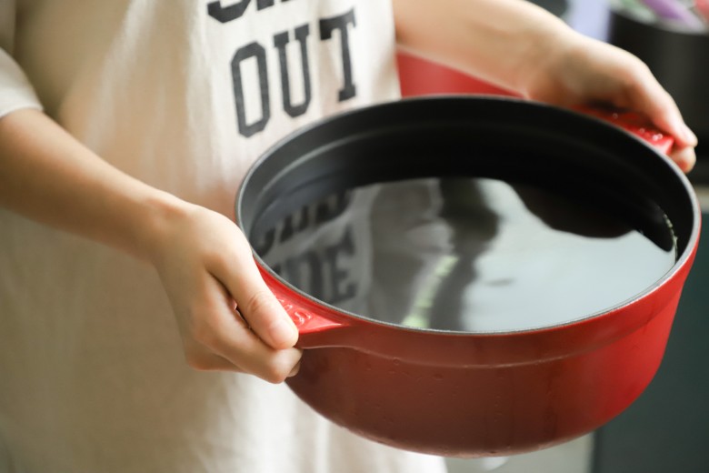 Wauw! Zo eenvoudig maak je een verbrande pan schoon