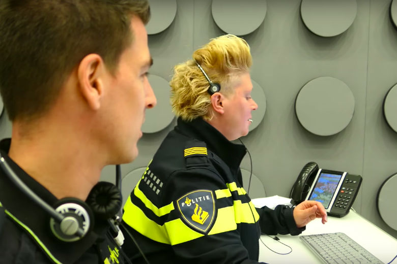 Politieagente deelt haar 112-gesprek met 10-jarig meisje, kippenvel!