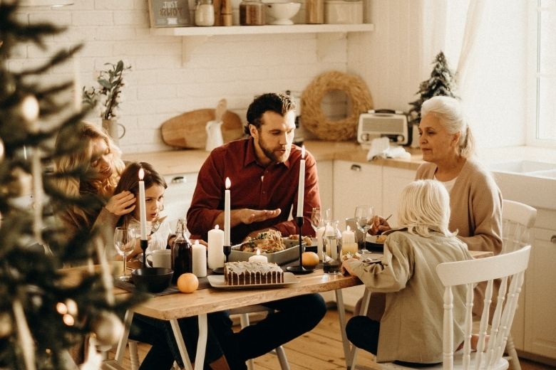 Coronaregels tijdens kerst: een op de vijf gaat zich daar niet aan houden