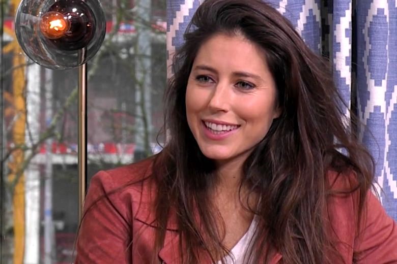 Ongemakkelijkheid tussen Loretta Schrijver en Iris Hond tijdens Koffietijd