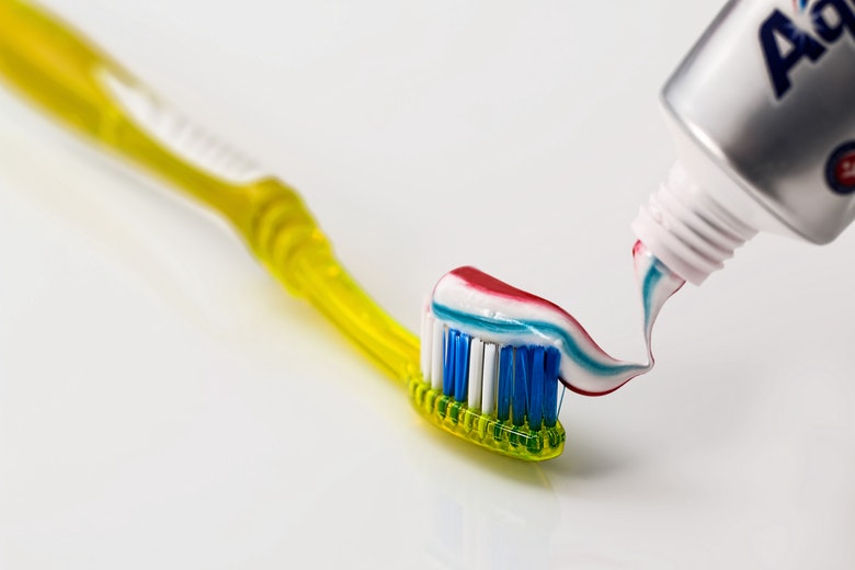Feit of fabel: Is fluoride in tandpasta ongezond?