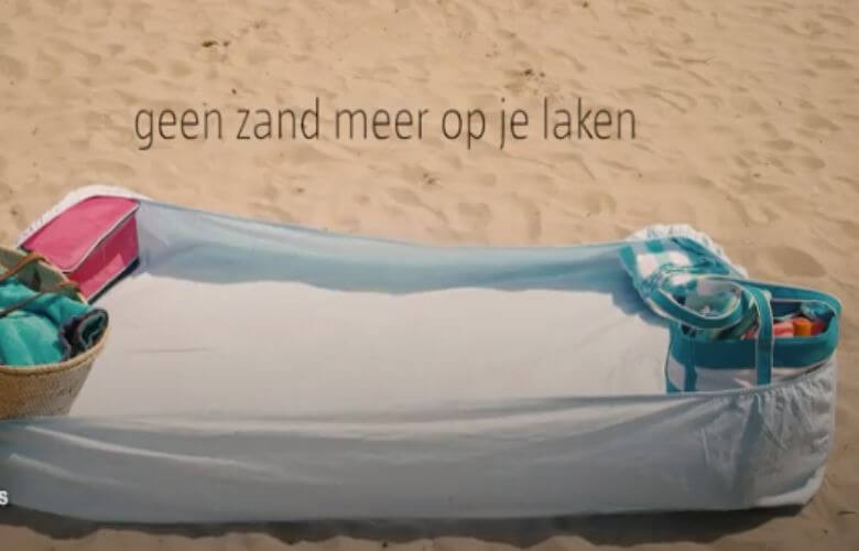 Met deze slimme truc waait de strandparasol nooit meer weg