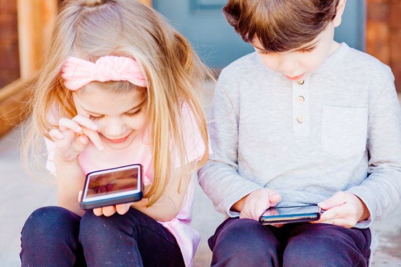 4-jarigen krijgen smartphone: "fantasie van het kind wordt beperkt"