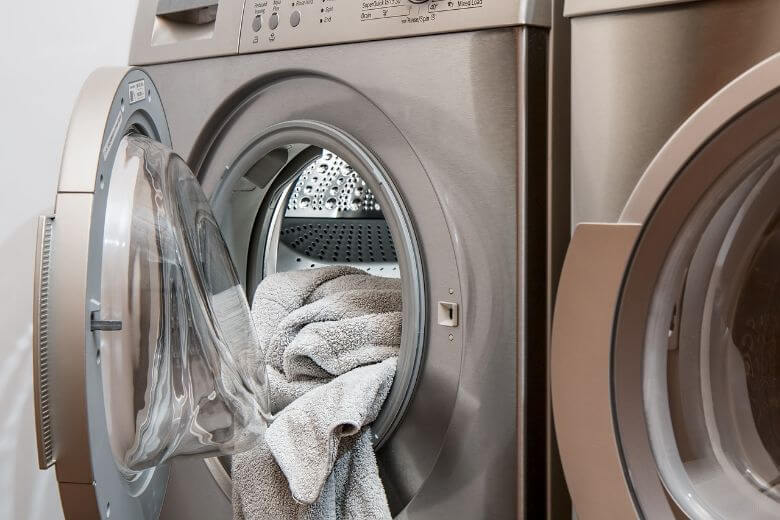 Stinkt je wasmachine? De oplossing tegen die stank heb je al in de kast staan!