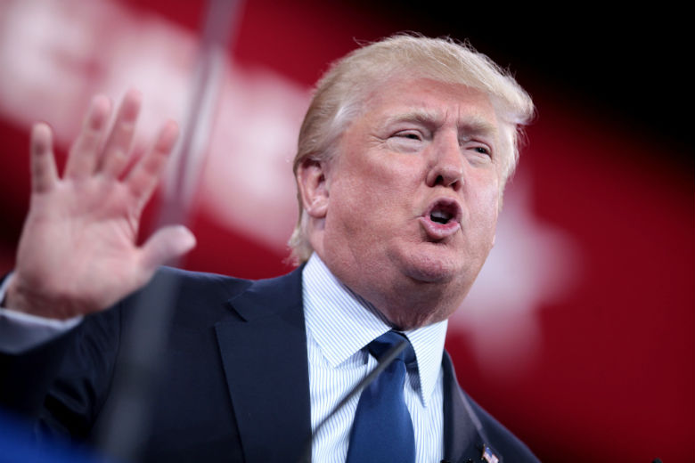 Duitser vergelijkt Trump met Hitler in DEZE afbeelding op Twitter en wordt massaal gedeeld!