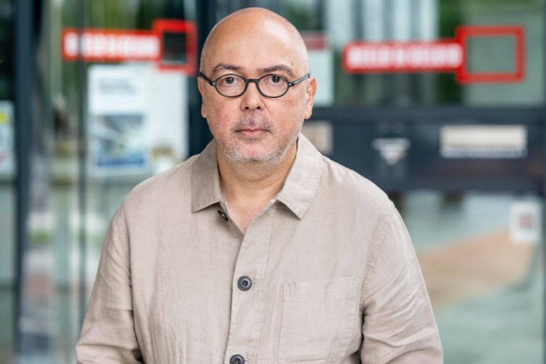NPO-directeur Frans Klein legt werk neer na misstanden DWDD