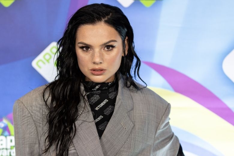 Famke Louise gooit het roer om en gaat 'pikante' content maken