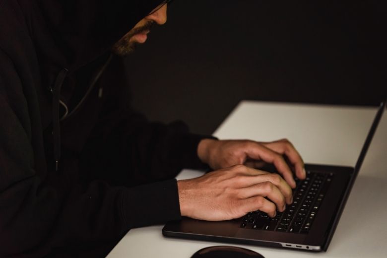 Let op! Internetoplichters slaan weer toe via e-mail