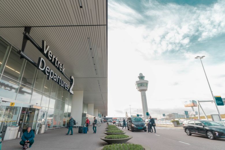 Schiphol-topman Dick Benschop vertrekt na roerige periode