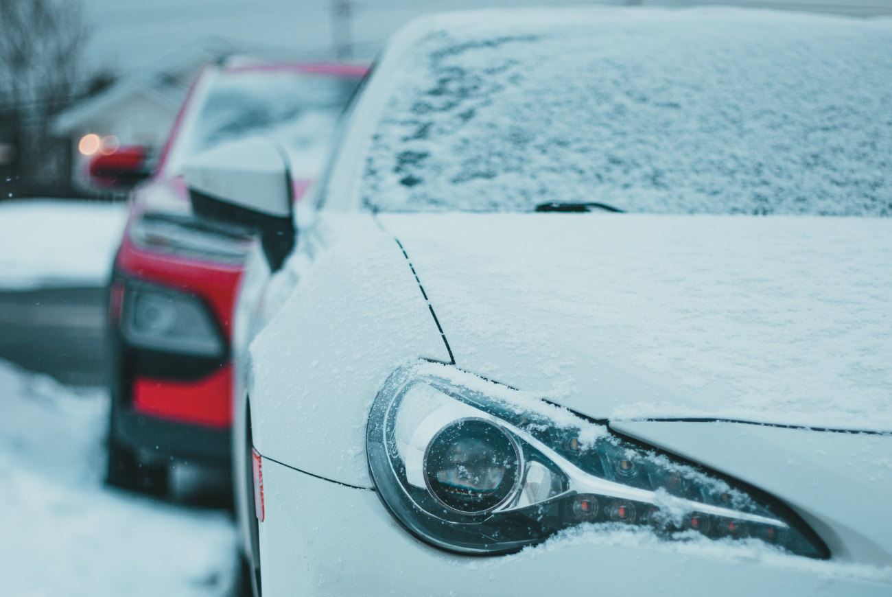 Je kunt nu 800 euro boete krijgen als je je auto niet ijs- en sneeuwvrij hebt gemaakt