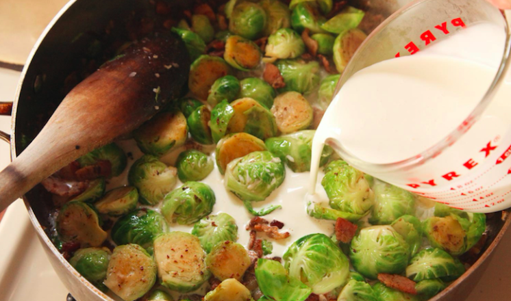 Dit is de reden waarom je spruitjes altijd in melk moet koken.