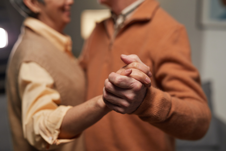 Zorgverzekeraar gaat danslessen vergoeden voor mensen met Parkinson