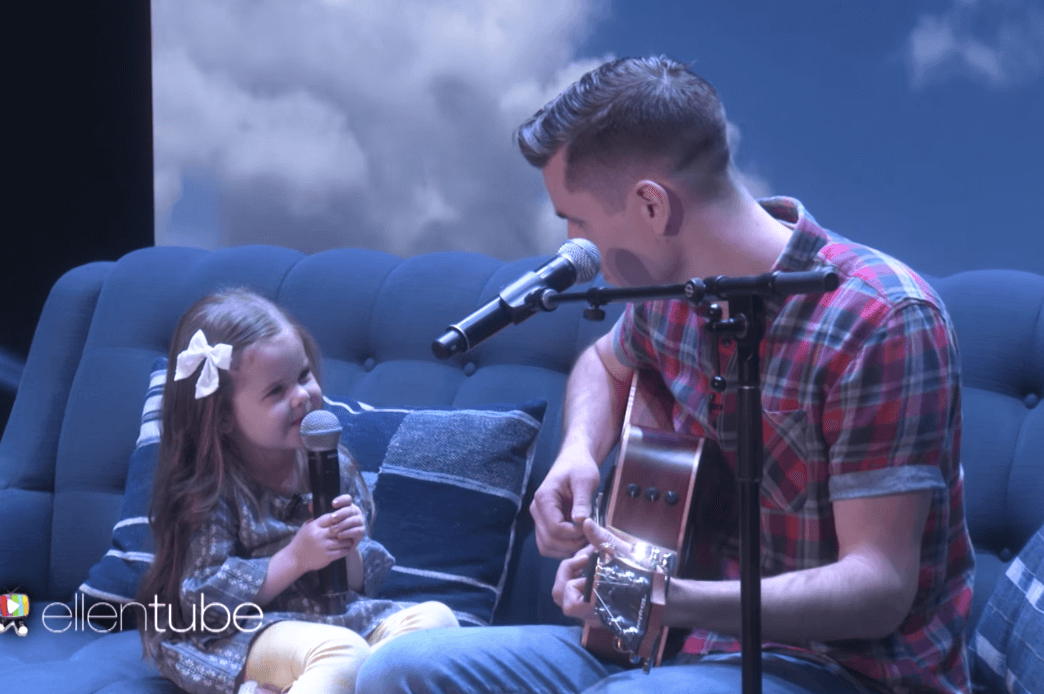 Dit is echt té schattig: kleine Claire (4) zingt ontroerend duet met haar vader is 'Ellen'!