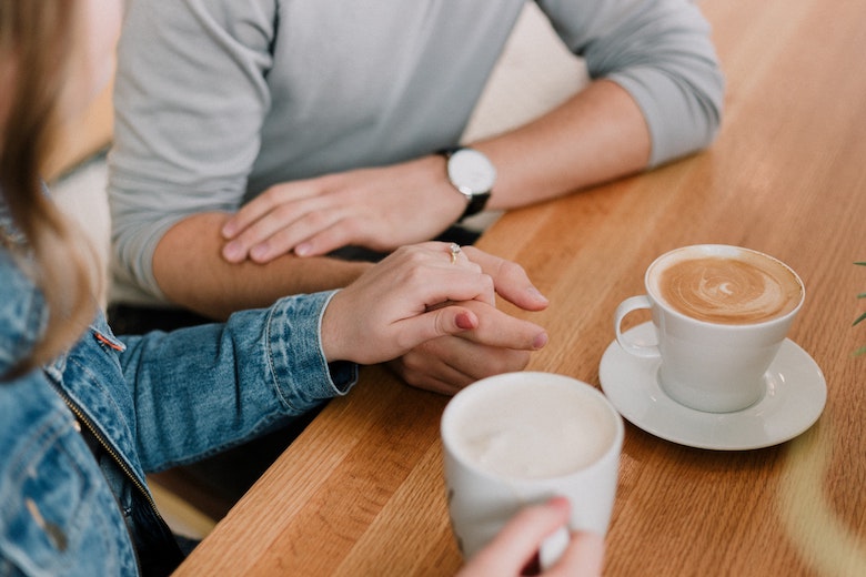 Wat je volgens een relatietherapeut nooit tegen je partner moet zeggen