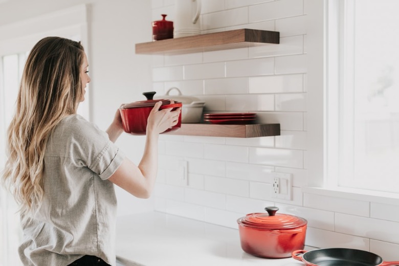 Geen tijd om schoon te maken? Met deze 7 tips lijkt je huis een stuk netter