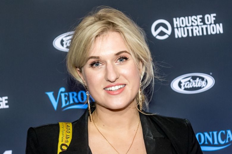 Britt Dekker trakteert Instagram-volgers op kiekje van afgetrainde lichaam