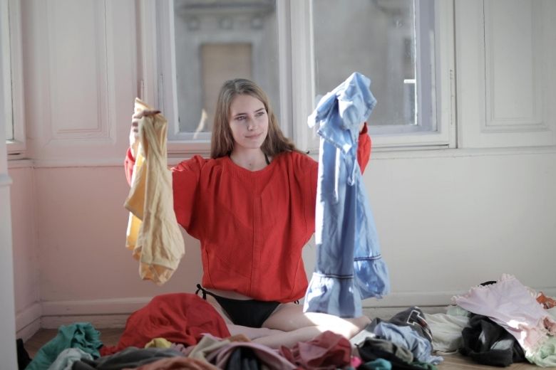 'Het is beter om je kleding binnenstebuiten te wassen': waar of niet waar?