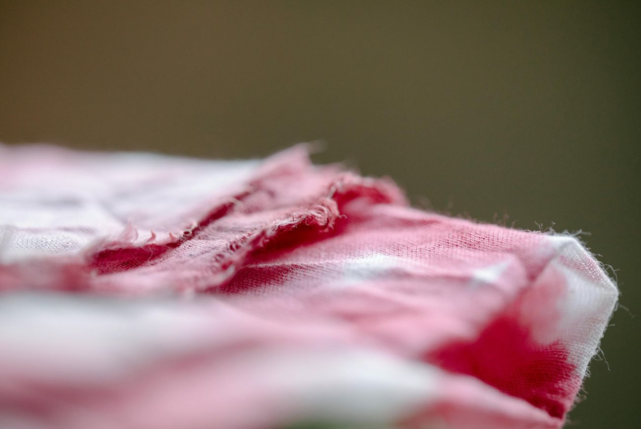 Zo krijg je vlekken van rood fruit uit je kleding