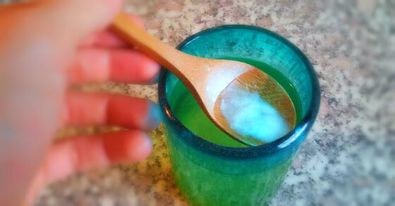 Ze drinkt elke dag Baking Soda gedurende een maand lang, de resultaten zijn ongelofelijk! Wat een wondermiddel!