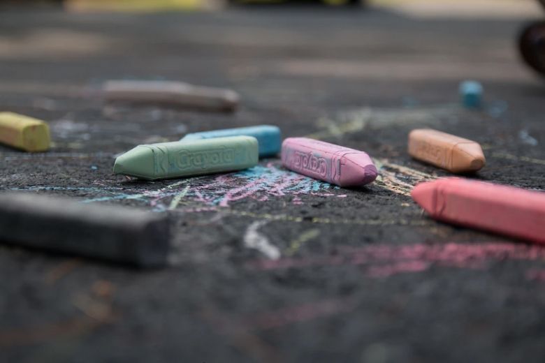 Stoepkrijtverbod in Den Haag: "Zelfs een 6-jarige moet vooraf toestemming vragen!"