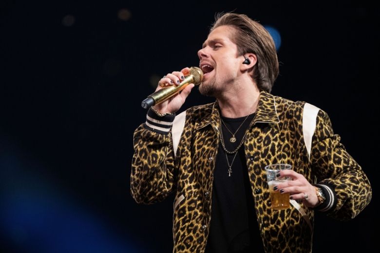 Eindelijk: André Hazes laat weten wat er in wc-hokje op Curaçao gebeurde