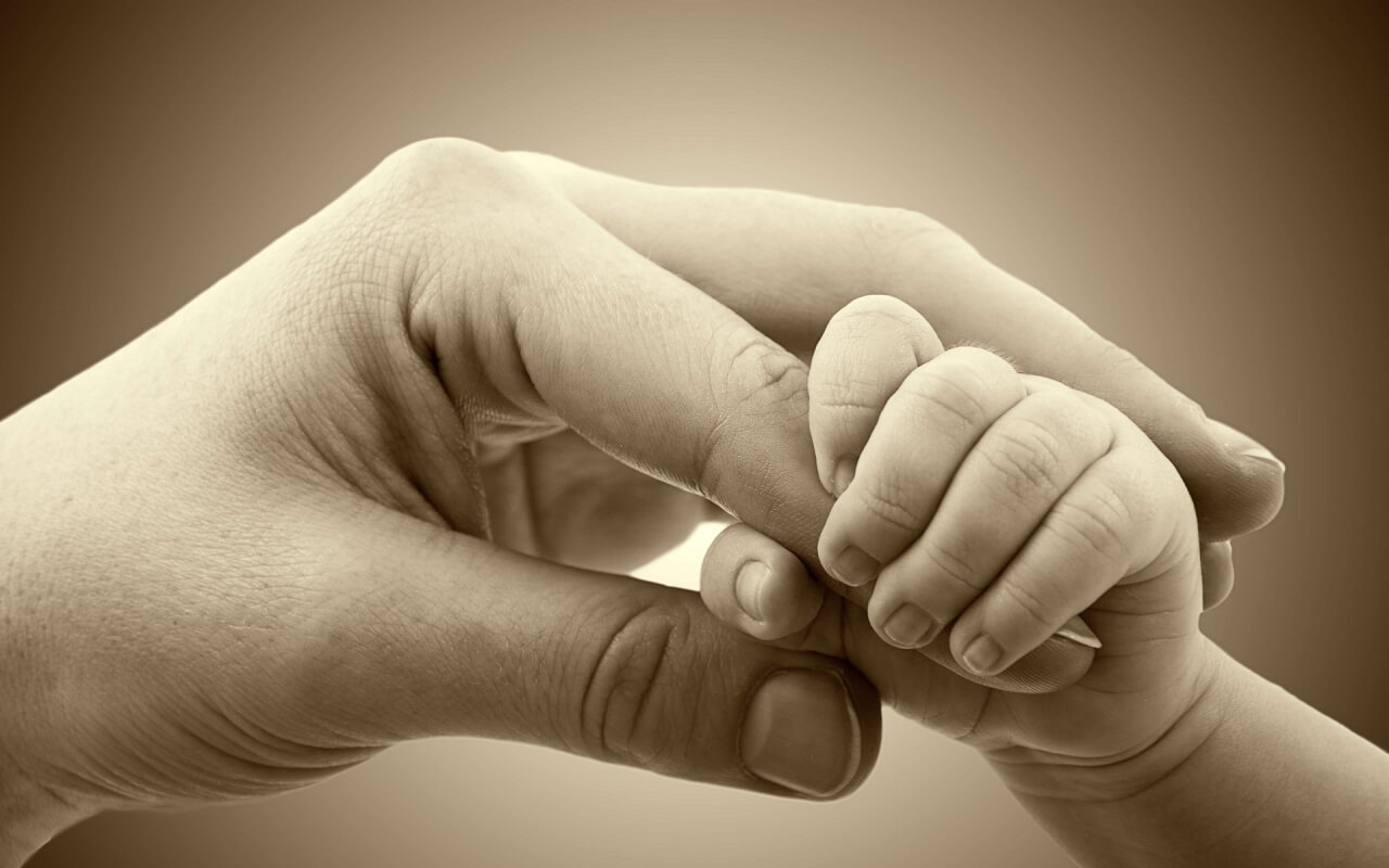 Schandalig! Ongeboren baby Jelle krijgt geen uitvaart van de verzekering! Zijn ouders moeten alles ZELF betalen!