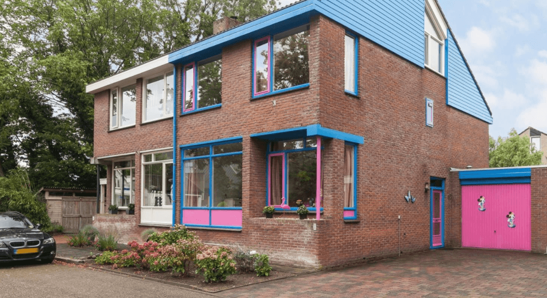 Hou je van roze? Dan moet je dít bijzondere huis op Funda eens bekijken...