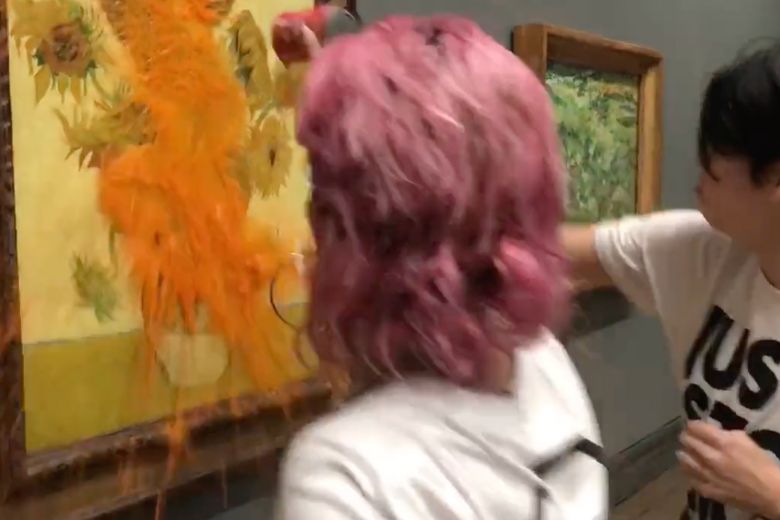 Zonnebloemen van Van Gogh besmeurd met soep