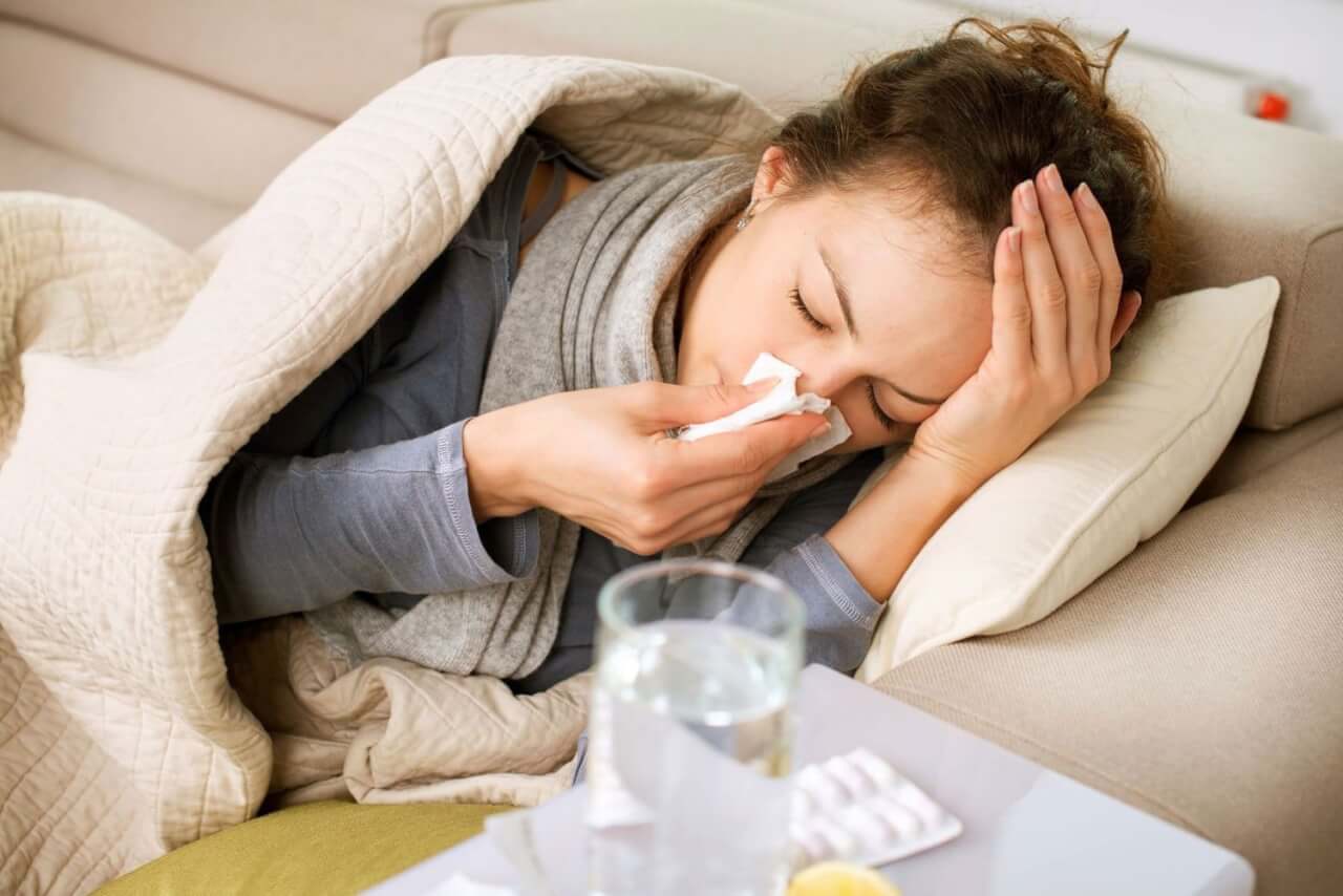 Voel je een griepje aankomen?! Doe dit zo snel mogelijk. Met deze truc blijf je fit!