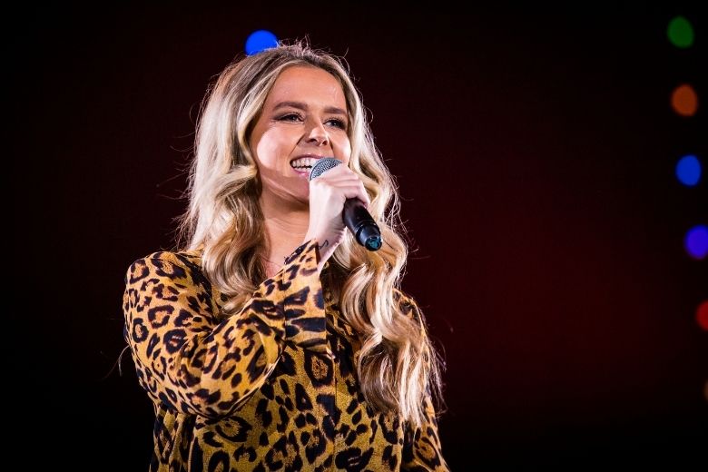 Ai! Monique Smit grijpt nét naast grote geldprijs Postcodeloterij